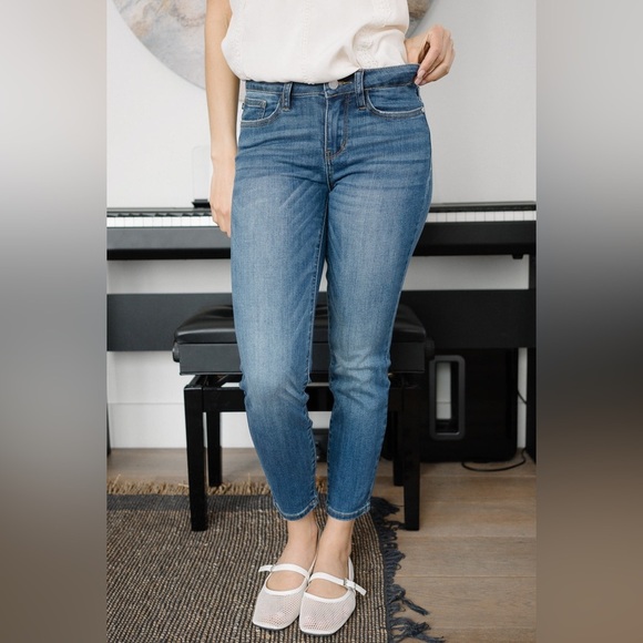 Judy blue relaxed fit size 7/28 new mid rise - Picture 5 of 13